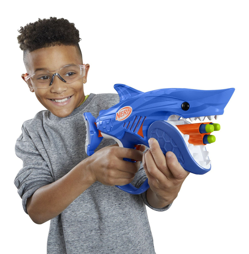 Junior Wild Sharkfire, Easy Play Dart Blaster, 8 Elite Darts, Ages 6 & Up Z1966